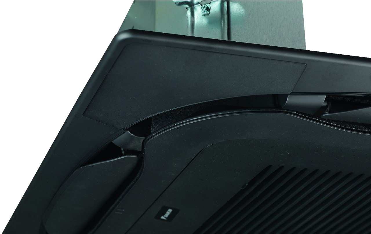 Daikin (BYCQ140EGFB) fekete öntisztuló dekorációs panel – csak BRC1e vagy BRC1H szabályzóval Fekete öntisztuló dekorációs panel